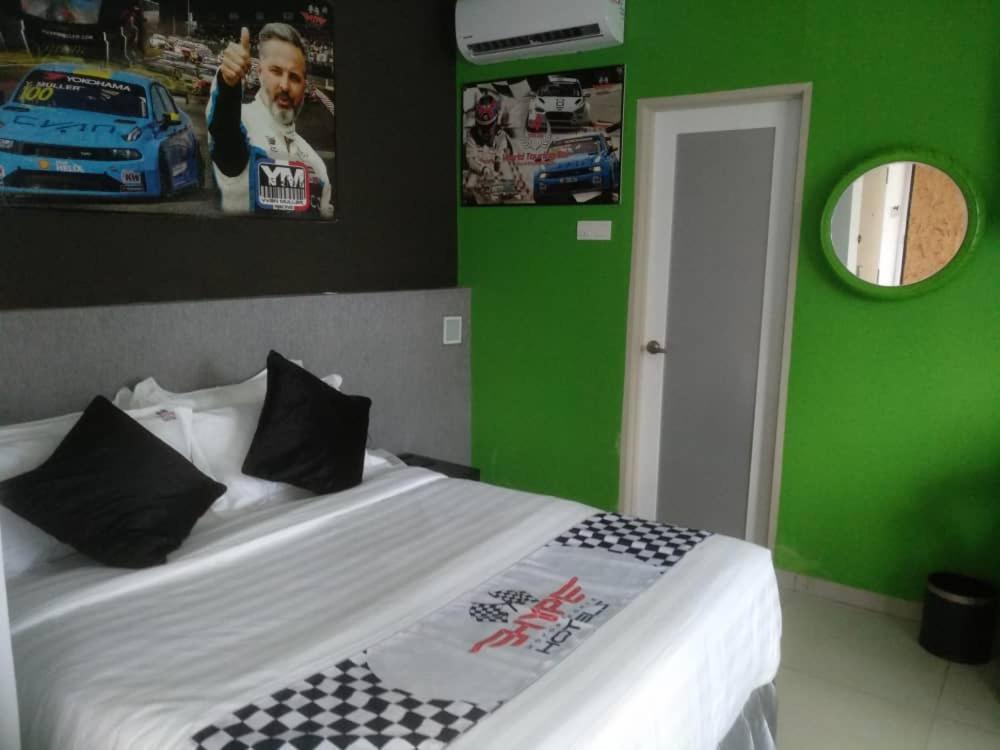 Hype Motorsports Hotel Петалинг Джая Екстериор снимка