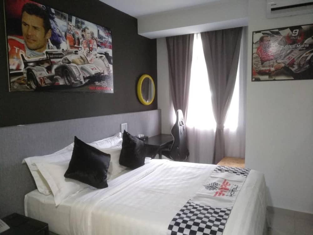 Hype Motorsports Hotel Петалинг Джая Екстериор снимка