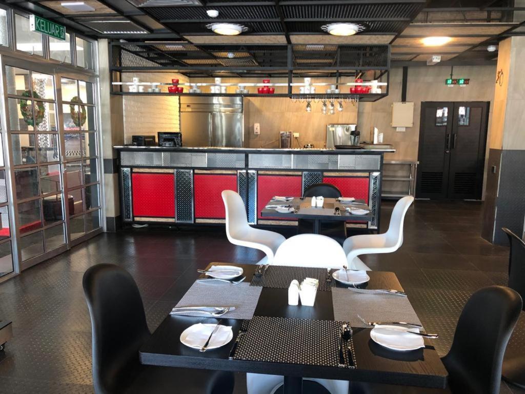 Hype Motorsports Hotel Петалинг Джая Екстериор снимка