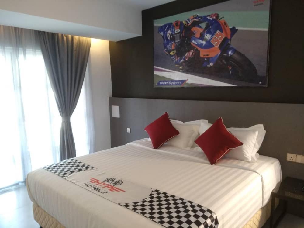 Hype Motorsports Hotel Петалинг Джая Екстериор снимка