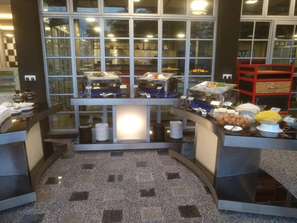 Hype Motorsports Hotel Петалинг Джая Екстериор снимка